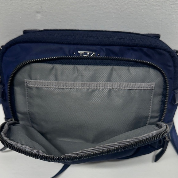 Tumi Voyageur Luanda Flight Bag Crossbody Adjustable Strap Nylon Purse Navy Blue - Picture 8 of 11